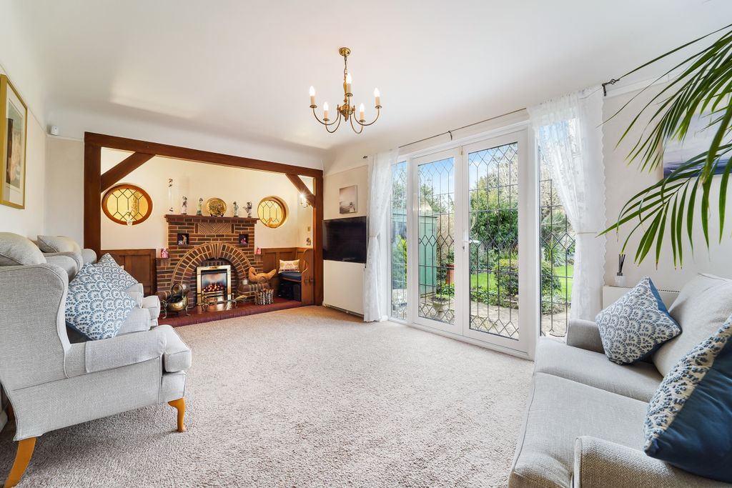 Property photo 2 of 20 Woodlands Avenue, 44  (3)