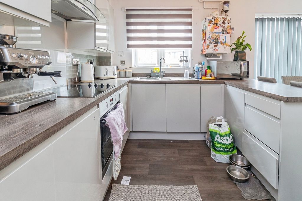 Property photo 3 of 17 Photo