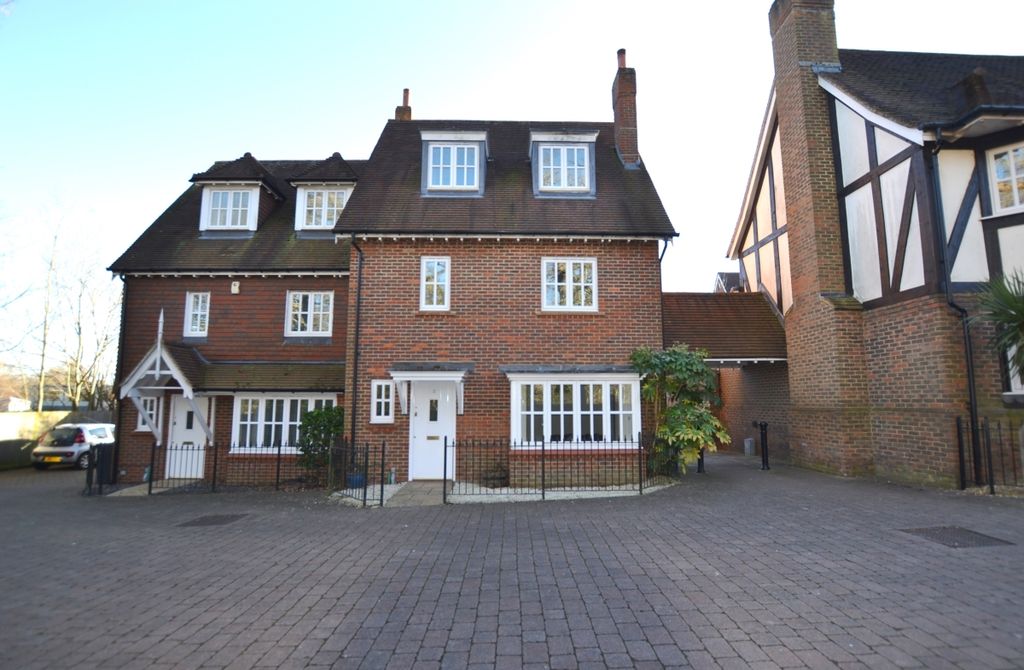 Property photo 1 of 8