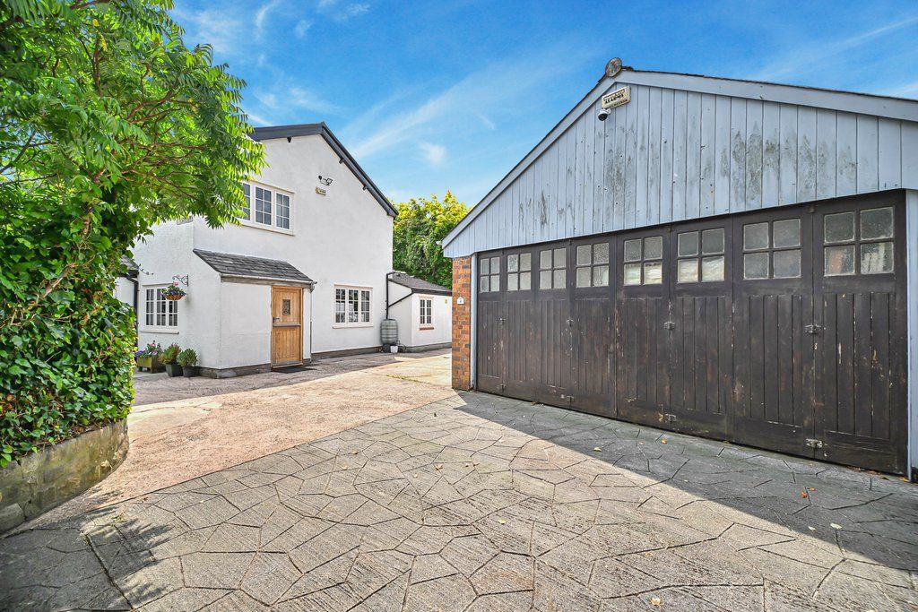 Property photo 2 of 40