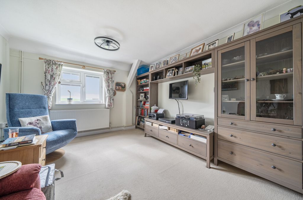 Property photo 2 of 16 1423963-10-69B00c...