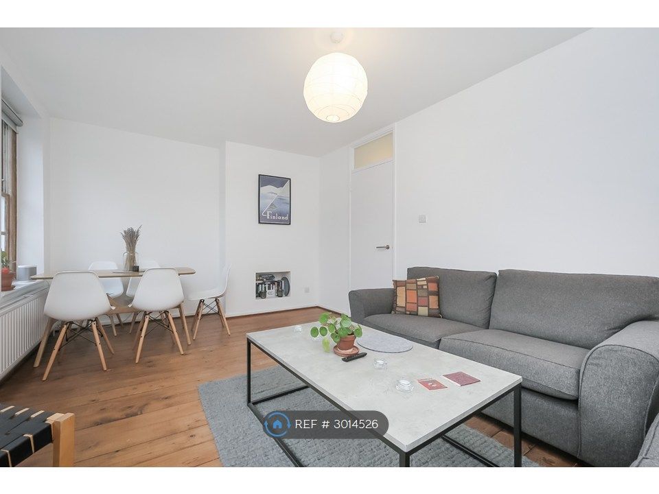 Property photo 2 of 13 Spacious Unfurnished Living Room
