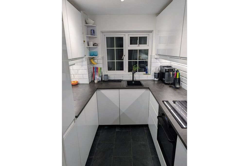 Property photo 3 of 8 Kitchen