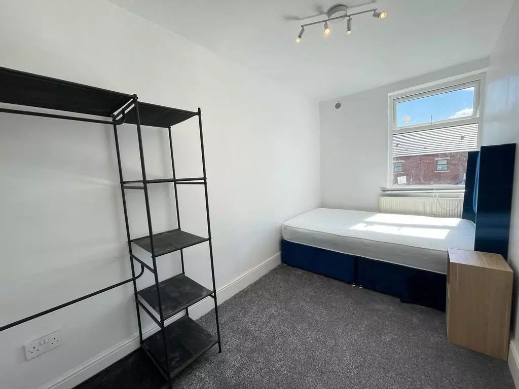 Property photo 3 of 6 Bright And Tidy Single Bedroom Featuring A Comfort...