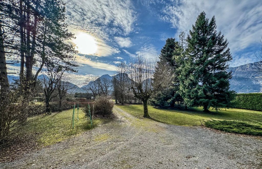 Property photo 3 of 25