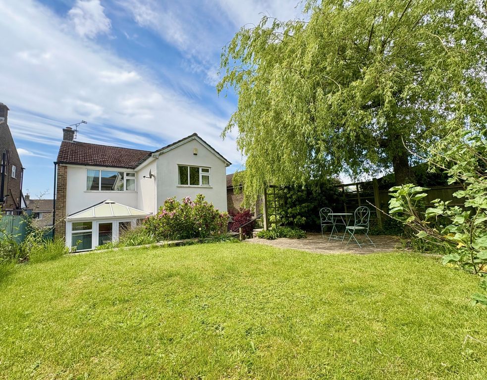 Property photo 2 of 27