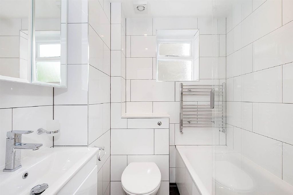 Property photo 3 of 6 Bathroom: