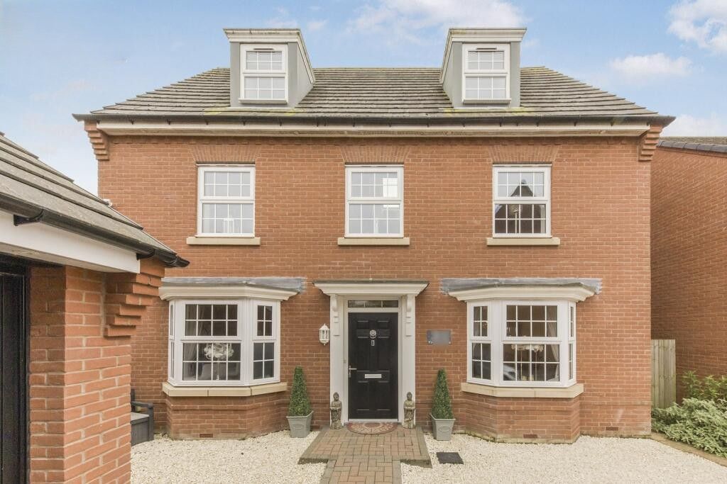 Property photo 1 of 33