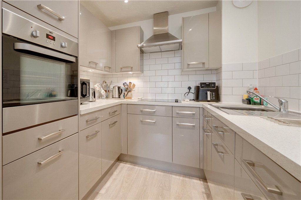 Property photo 3 of 12 Kitchen