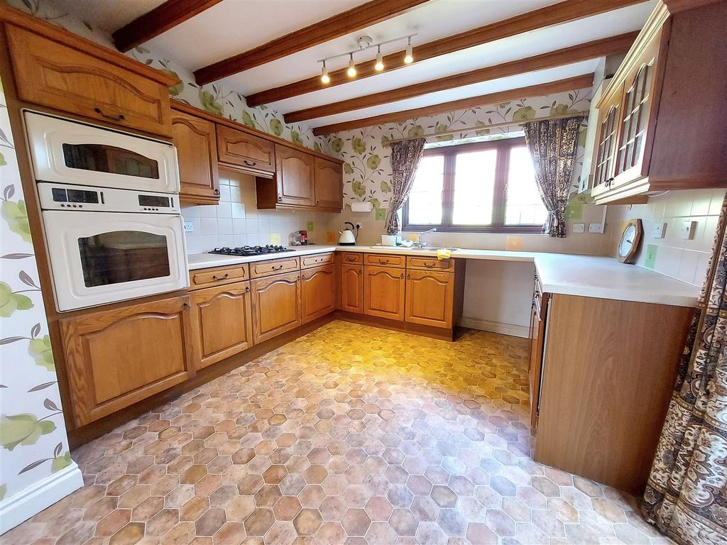 Property photo 3 of 14 Kitchen
