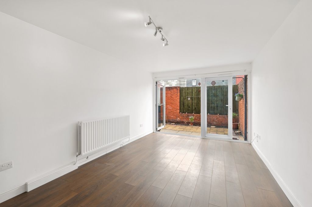 Property photo 1 of 11 Picture No. 23
