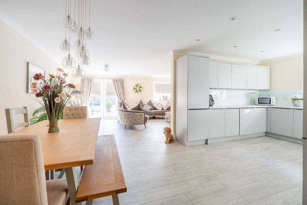 Property photo 3 of 25