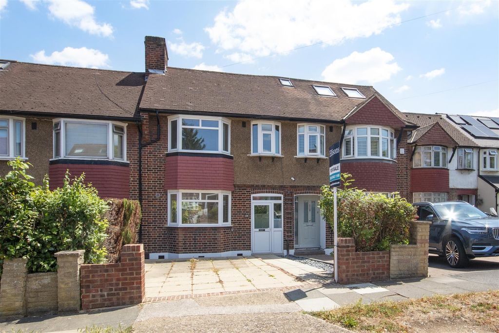 Property photo 1 of 12 Hillcross Avenue