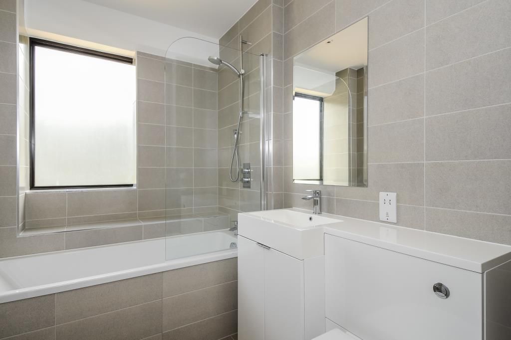 Property photo 2 of 9 Bathroom