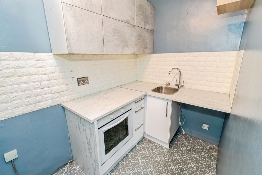 Property photo 2 of 17 Photo