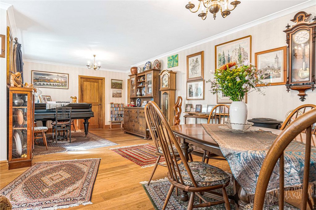 Property photo 3 of 16 Picture No. 11