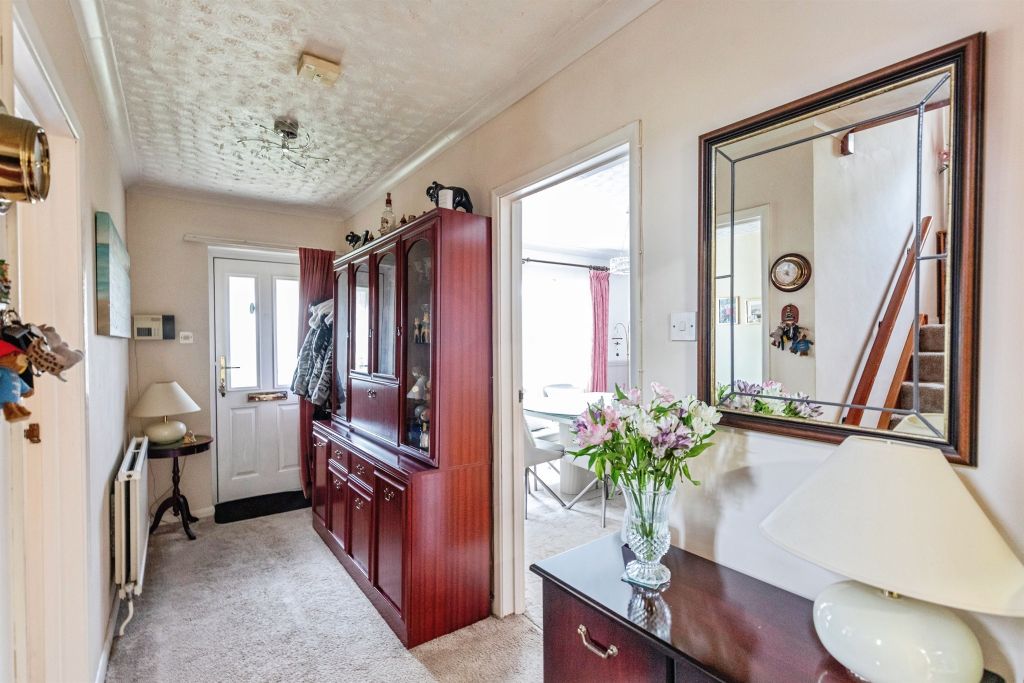 Property photo 2 of 31