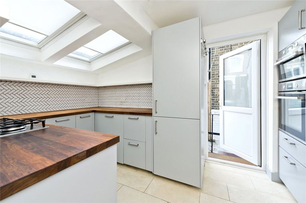 Property photo 2 of 6