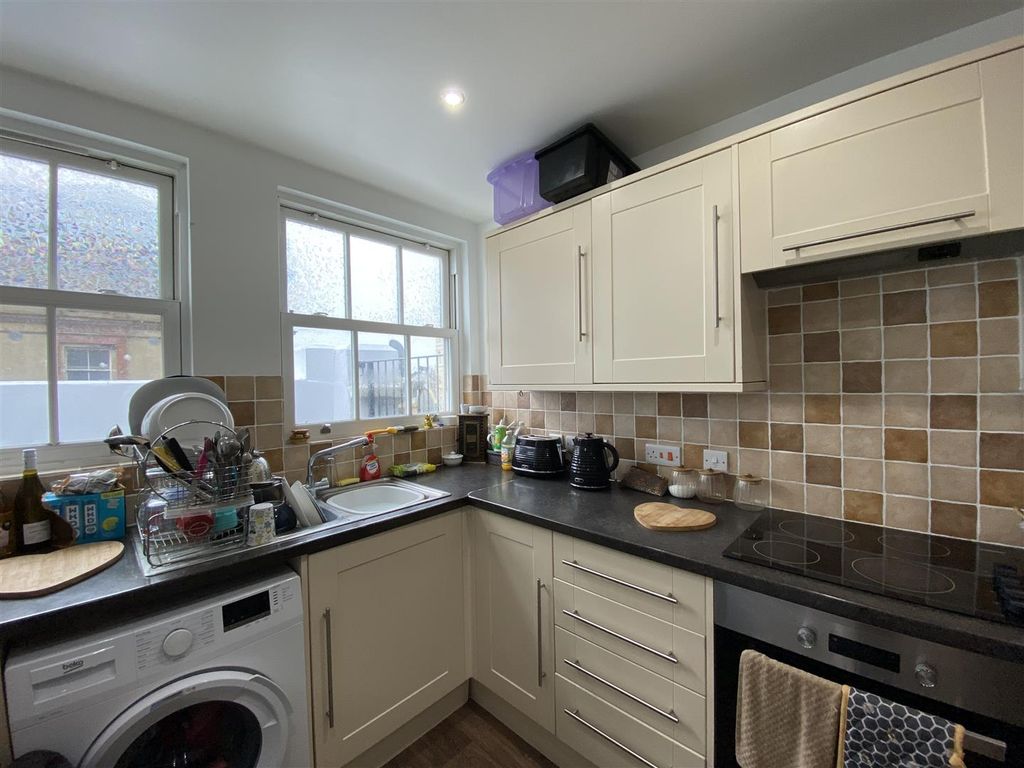 Property photo 3 of 8 3.Jpeg