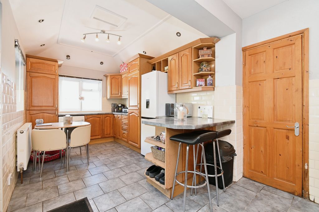 Property photo 3 of 14 Kitchen