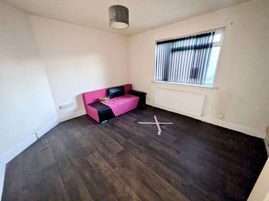 Property photo 2 of 7 Living Room