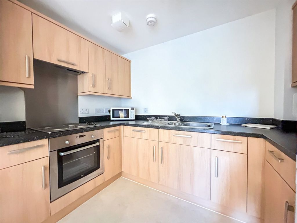 Property photo 3 of 8 Kitchen