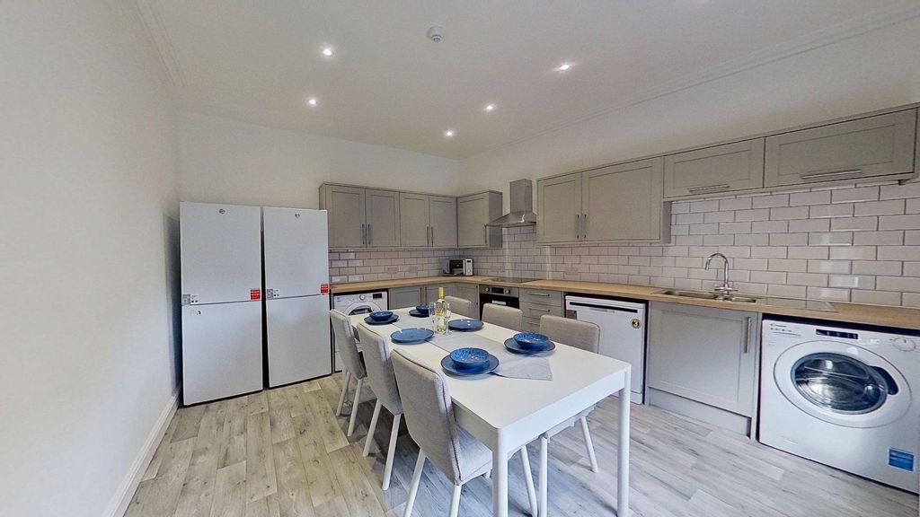Property photo 1 of 15 Claremont-Grove-Hyde-Park-09162025_145105 (1)