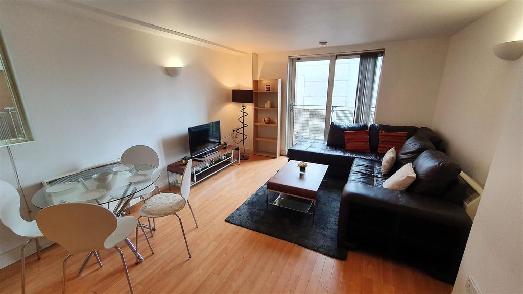 Property photo 2 of 27