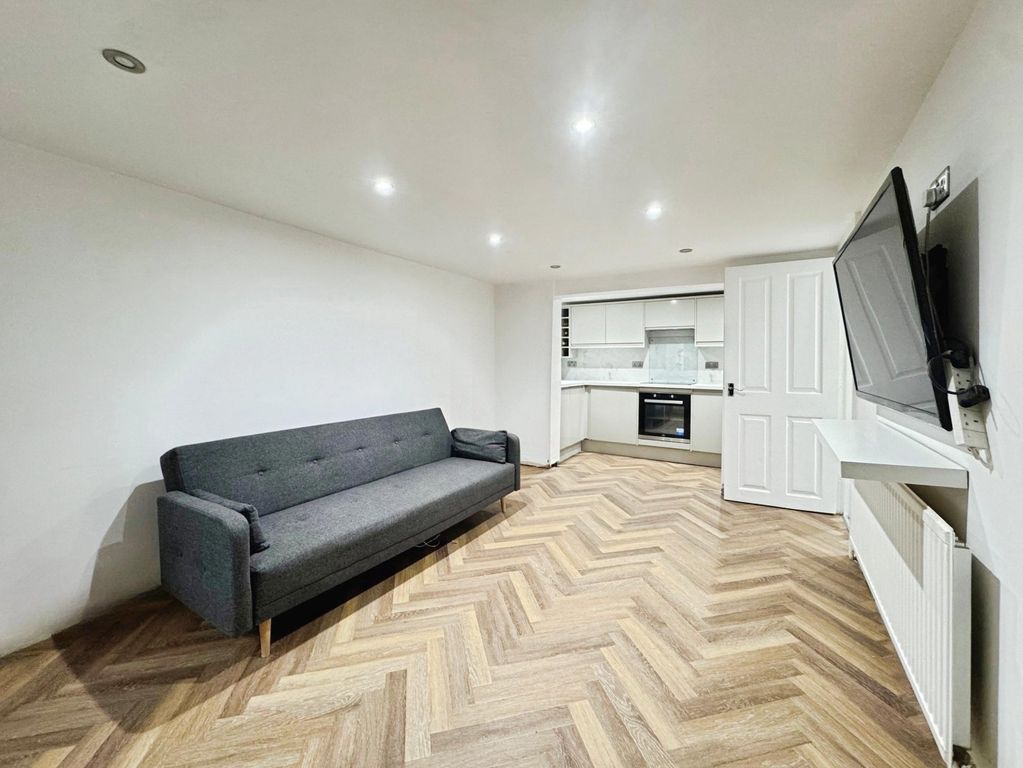 Property photo 2 of 13 Picture No. 11