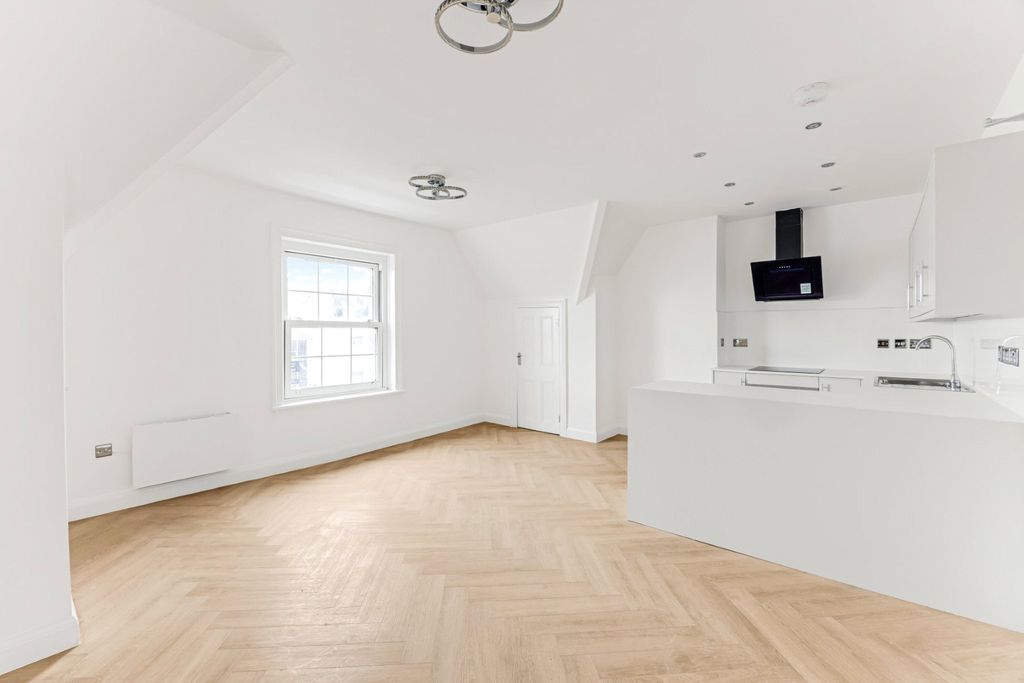 Property photo 3 of 12 Picture No. 02