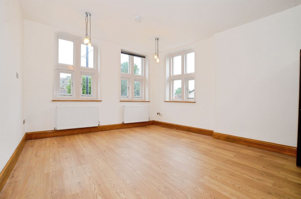 Property photo 3 of 20