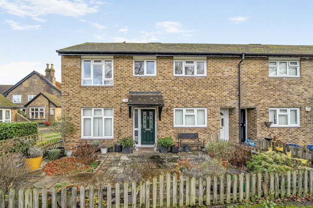 Property photo 1 of 15 1396815-16-695E6E...