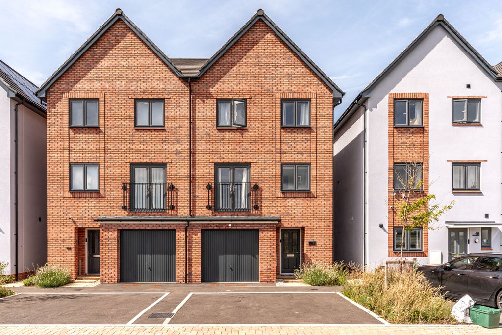 Property photo 1 of 18 A7400047-24