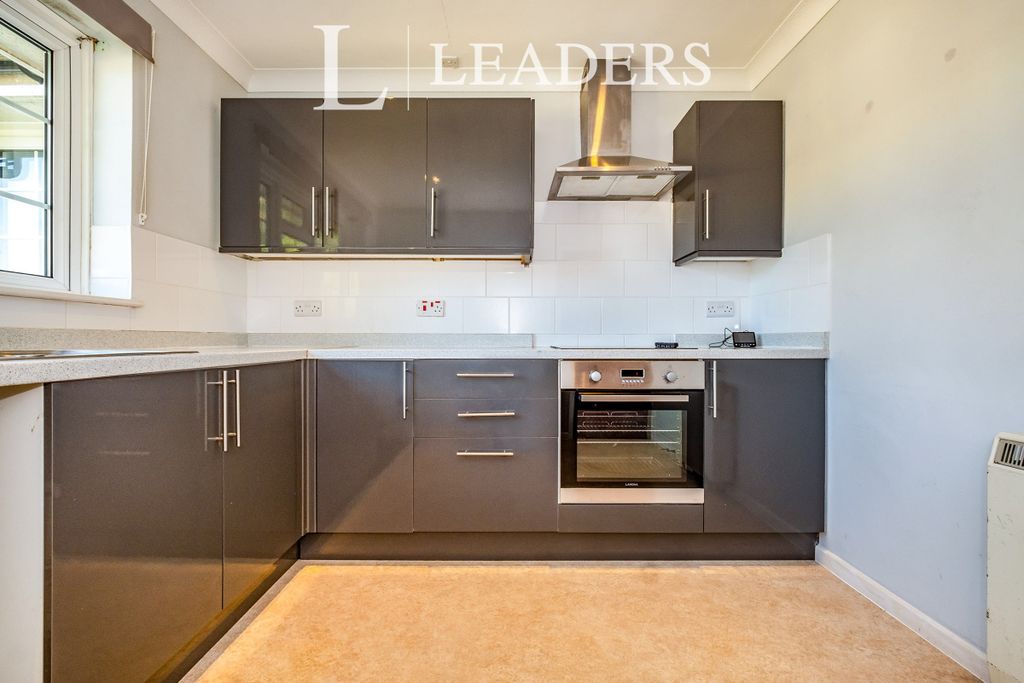Property photo 2 of 12 Kitchen