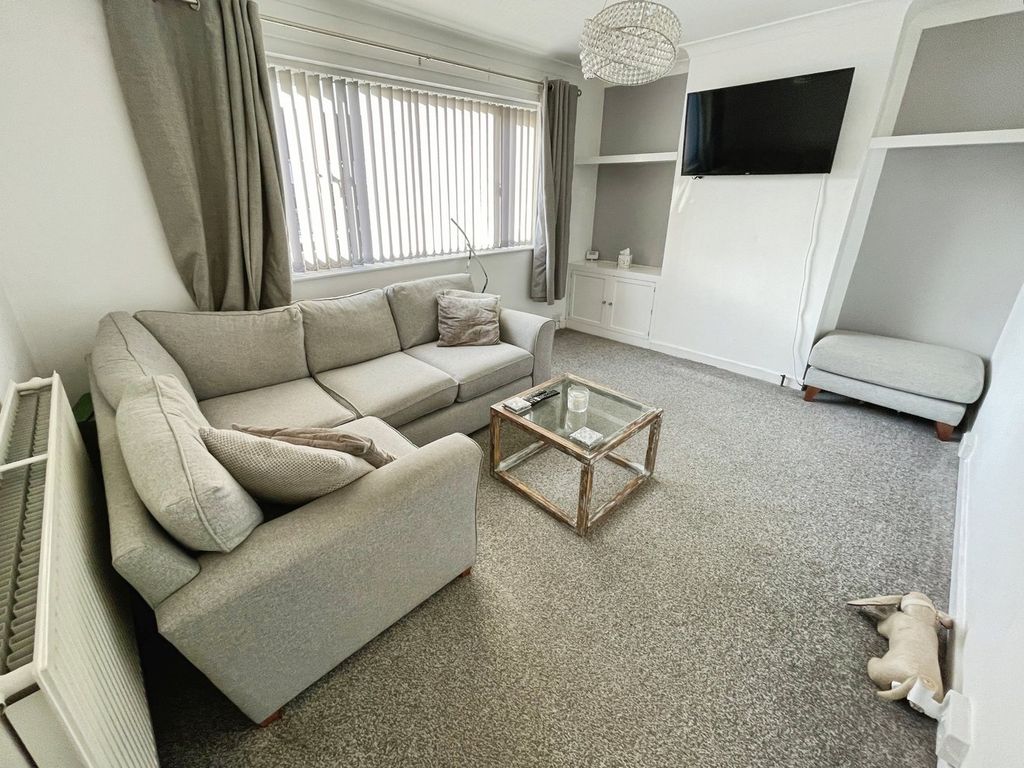 Property photo 3 of 14 Lounge