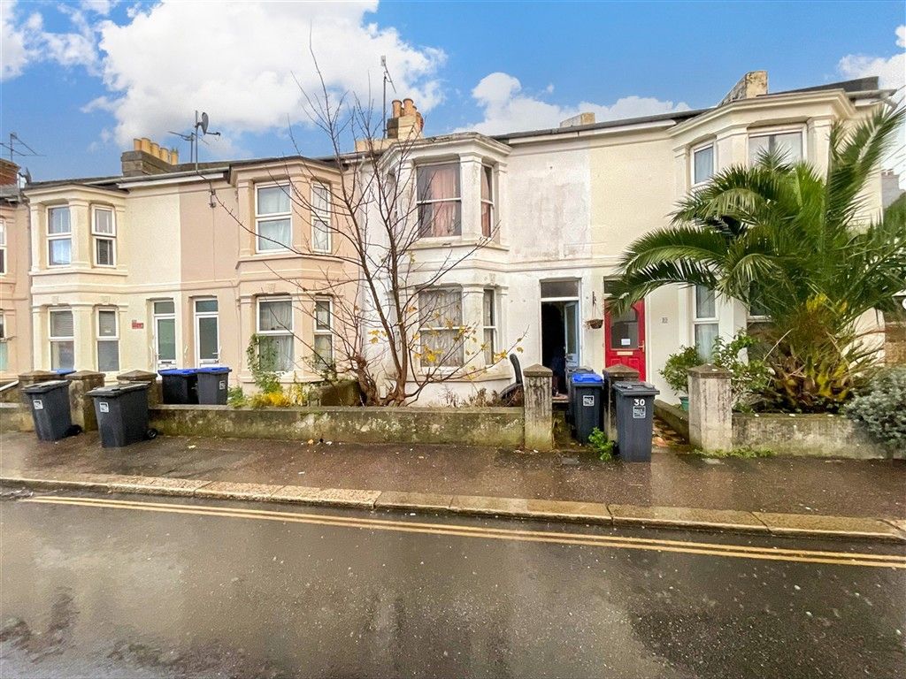 Property photo 1 of 8 Front