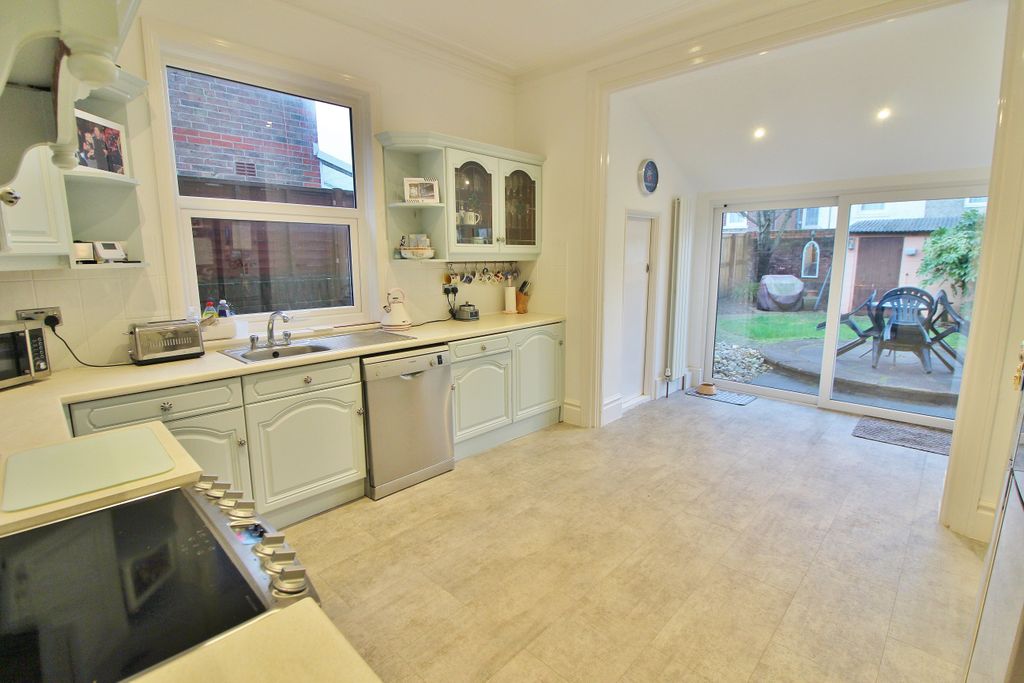 Property photo 3 of 27