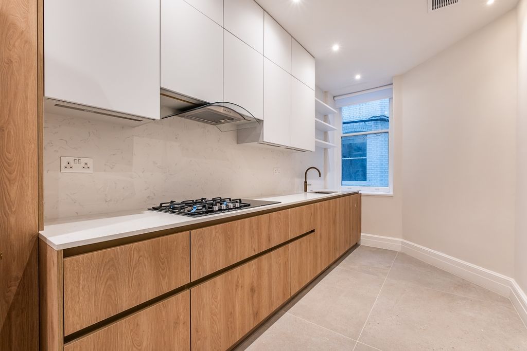 Property photo 3 of 12 Kitchen