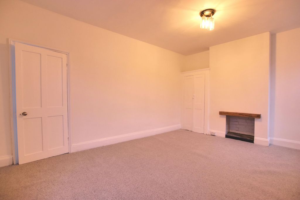 Property photo 3 of 7 Living Area