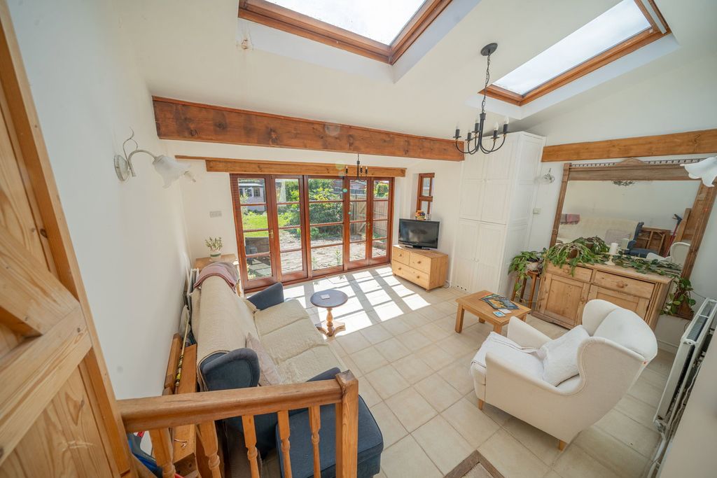 Property photo 2 of 20