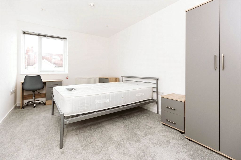 Property photo 3 of 9 Bedroom