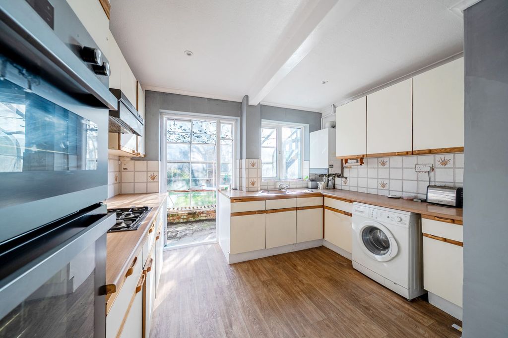 Property photo 2 of 20