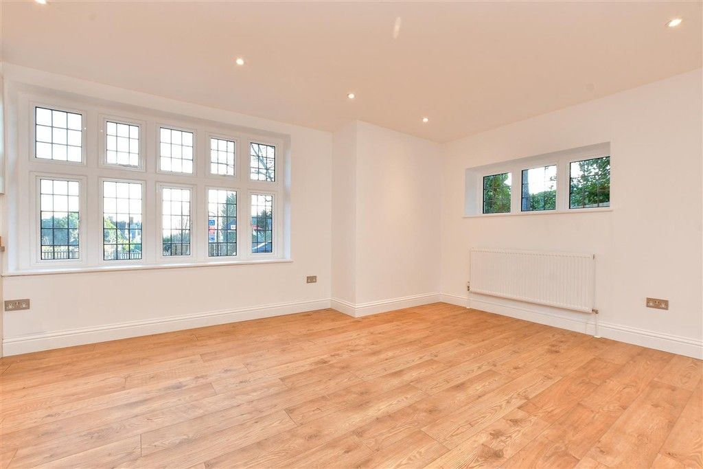 Property photo 3 of 11 Lounge