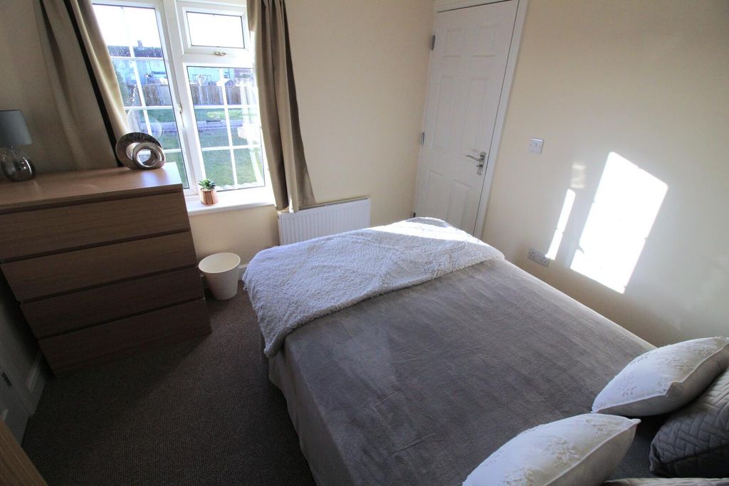 Property photo 2 of 4 Bedroom