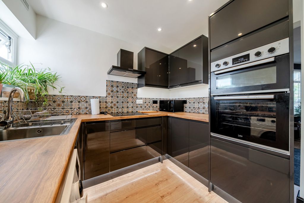 Property photo 2 of 22 1468115-14-6A16Fc...