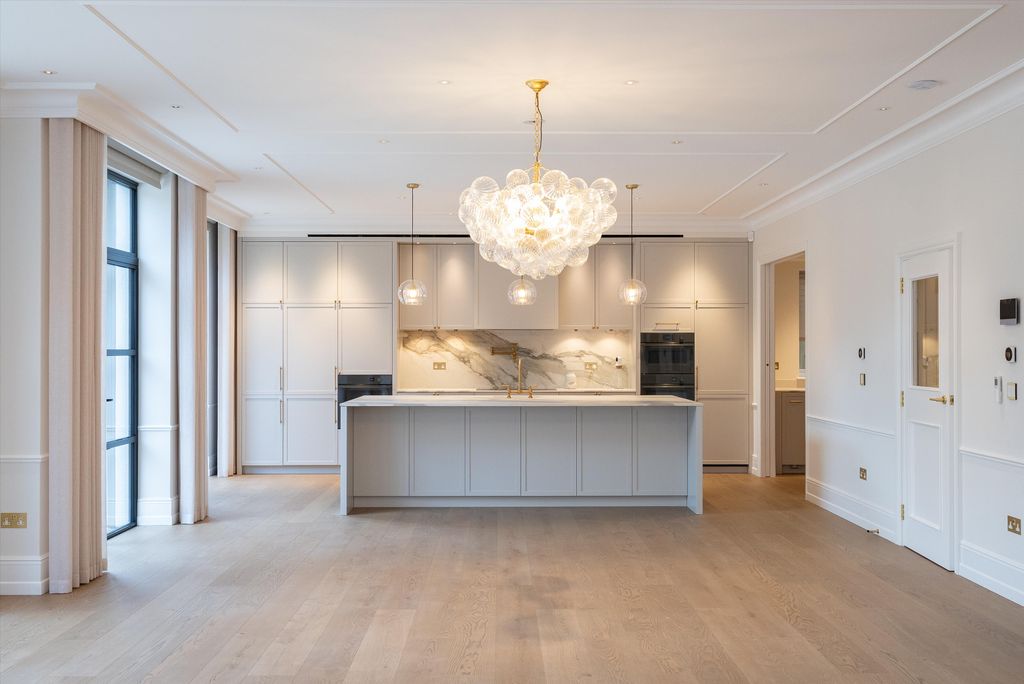 Property photo 3 of 20 Image