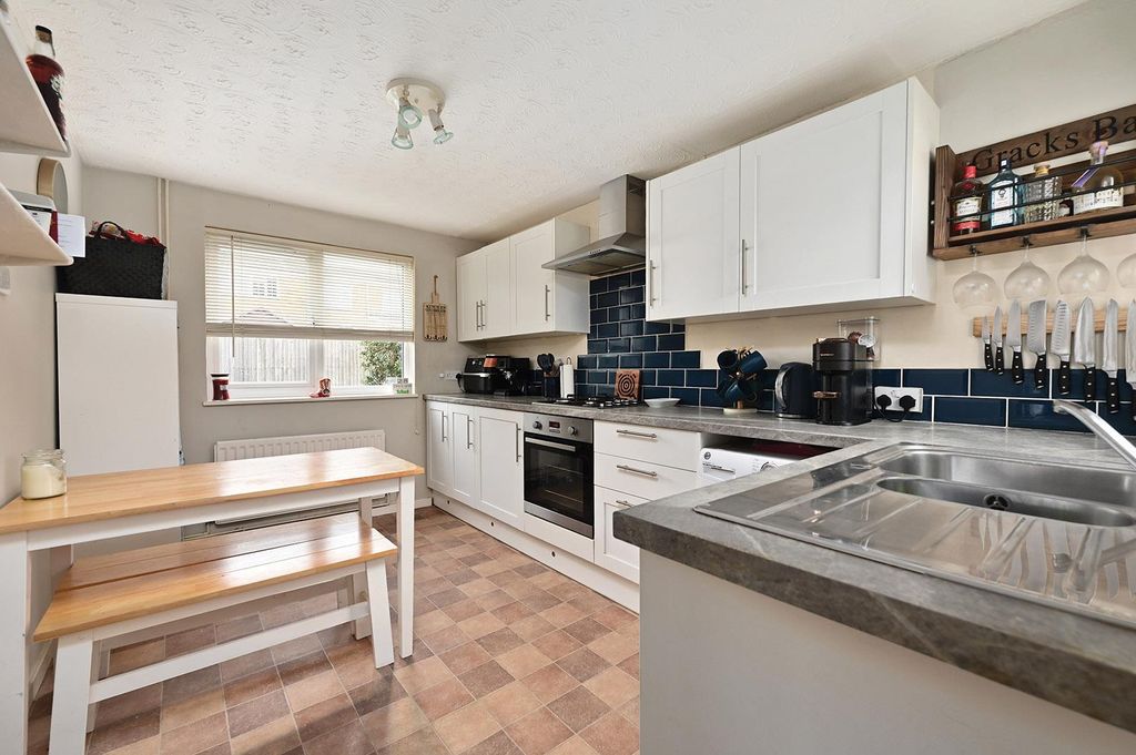 Property photo 2 of 13 Sycamore Way