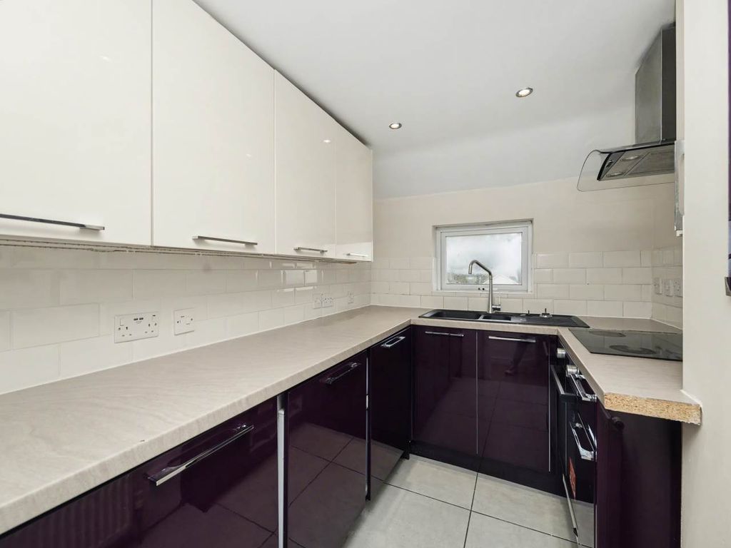 Property photo 2 of 15 Kitchen (2)