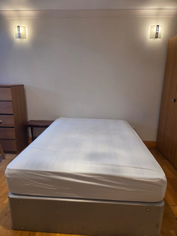 Property photo 2 of 13 Cozy Double Bedroom With Ample Storage And Light...