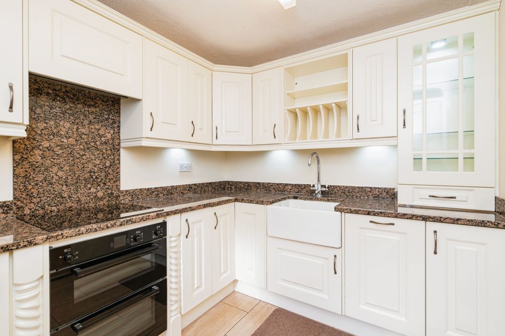 Property photo 3 of 12 Kitchen